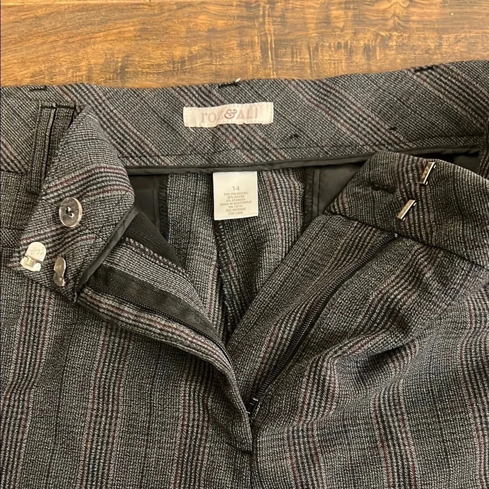 Women’s Roz & Ali Chic Gray Pinstripe Trousers, Sz. 14